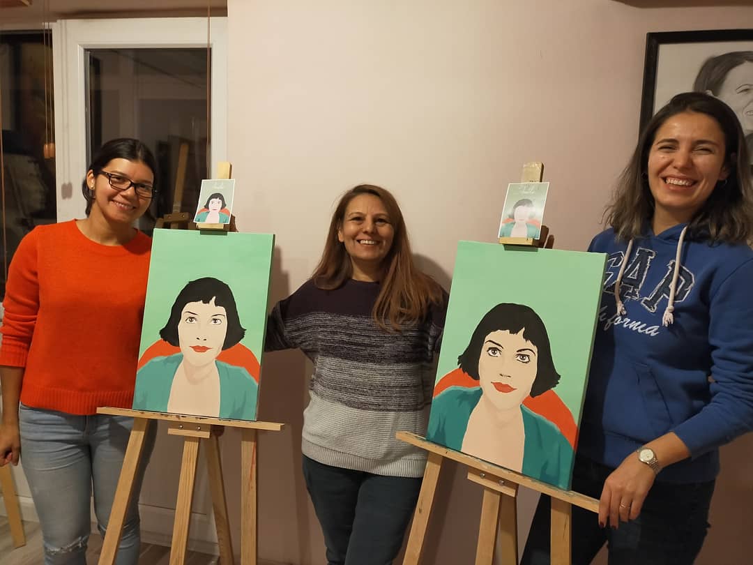 Yuttsanat's tweet photo. Yeni insanlar yeni bir serüven, keyifli bir Pazar günü daha yaşadık 😍 iyi ki geldiniz 💕
#workshop #resim #resimworkshop #yuttsanat #yuttsanatatölyesi #sanat #art #ankaraetkinlik #etkinlik #ankaraworkshop #heykelworkshopankara #resimkursu #heykelatölyesi #resimatölyesi #amelie https://t.co/40iCGGAJ3M