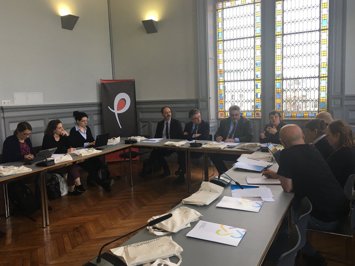 olivierbianchi1's tweet photo. Je préside la réunion à Poitiers de la commission culture de ⁦@France_urbaine⁩ en présence d  ⁦Alain Claeys maire de Poitiers et Isabelle Chardonnier du ministère de la culture et les collègues à la culture des grandes villes de France https://t.co/TUIMtRxW7a