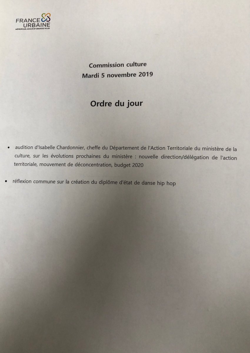 olivierbianchi1's tweet photo. Je préside la réunion à Poitiers de la commission culture de ⁦@France_urbaine⁩ en présence d  ⁦Alain Claeys maire de Poitiers et Isabelle Chardonnier du ministère de la culture et les collègues à la culture des grandes villes de France https://t.co/TUIMtRxW7a