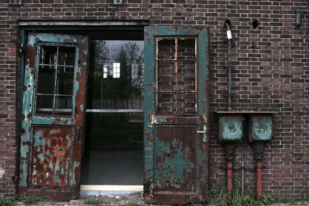Hol_Waterlinies's tweet photo. Zondag 10 november om 15.00 uur ben je van harte welkom op @hembrugterrein voor de presentatie het nieuwste boek van Agnes de Boer: Herauten op de Stelling. Het vierde boek met verhalen over de forten van de Stelling.https://t.co/q8JmlJQN4O #hembrug #presentatie #agnesdeboer https://t.co/zuSTsFErd1