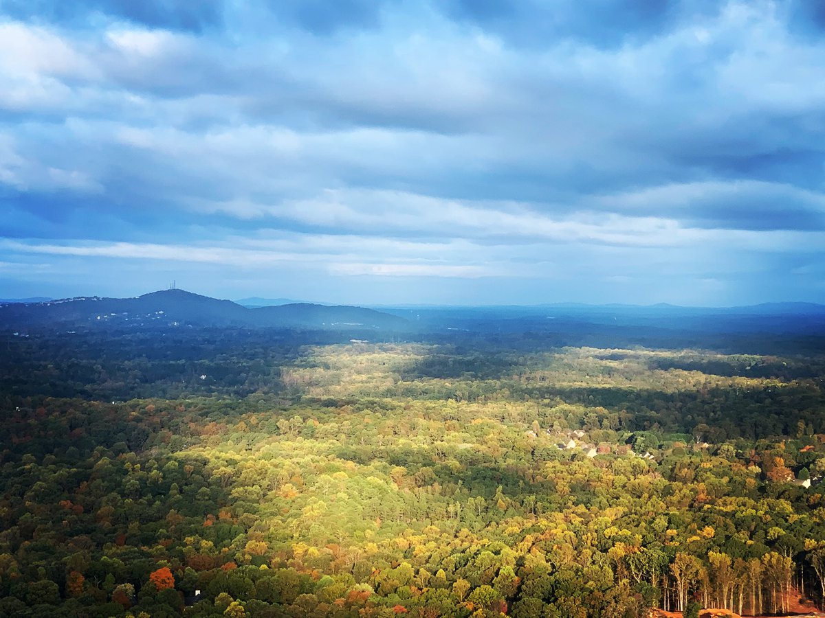 mckayWSB's tweet photo. The Fall colors are really jumpinโ now in Roswell! @wsbradio #skycopter @wsbtv #captncam https://t.co/TpyK7P4EY3