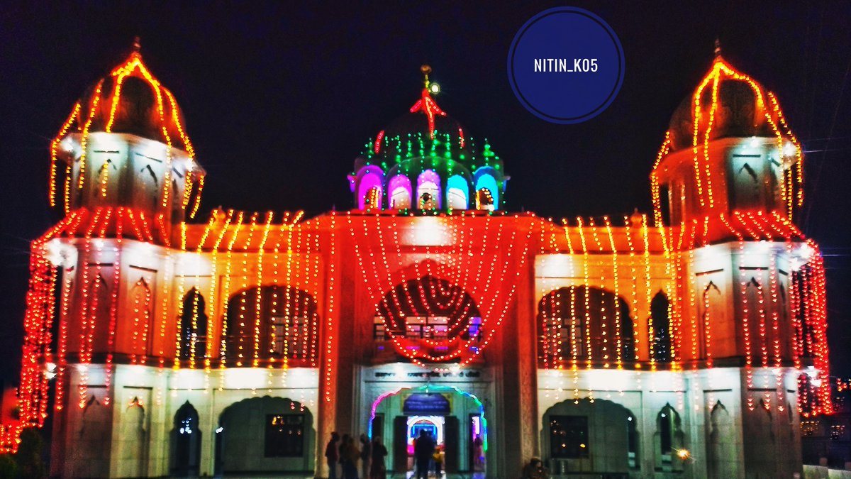 knittsnk's tweet photo. #Diwali2019 #decor #light #beautiful #gurudwara #shri #nankana #sahib #mobilephotography #motorola #g5plus #lowlight https://t.co/U3hzf9UKr8