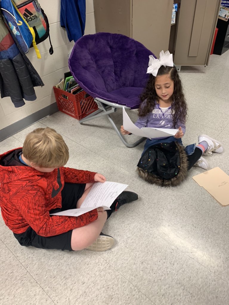 beth_etheridge's tweet photo. Mrs. Etheridge’s class had so much fun researching different states! #BESTlife https://t.co/wmoDHguu2b