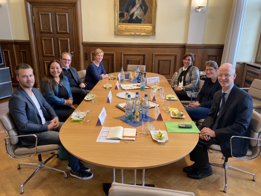 Hornegger's tweet photo. Today I learnt a lot about #FAU. We had a #RandomLunch in my office. Seven #FAU members were invited - randomly. I enjoyed the time with interns, team assistants, admin, researchers, and professors. Thanks to all for accepting my invitation. @FAU_Germany https://t.co/tSIgZRHL8J