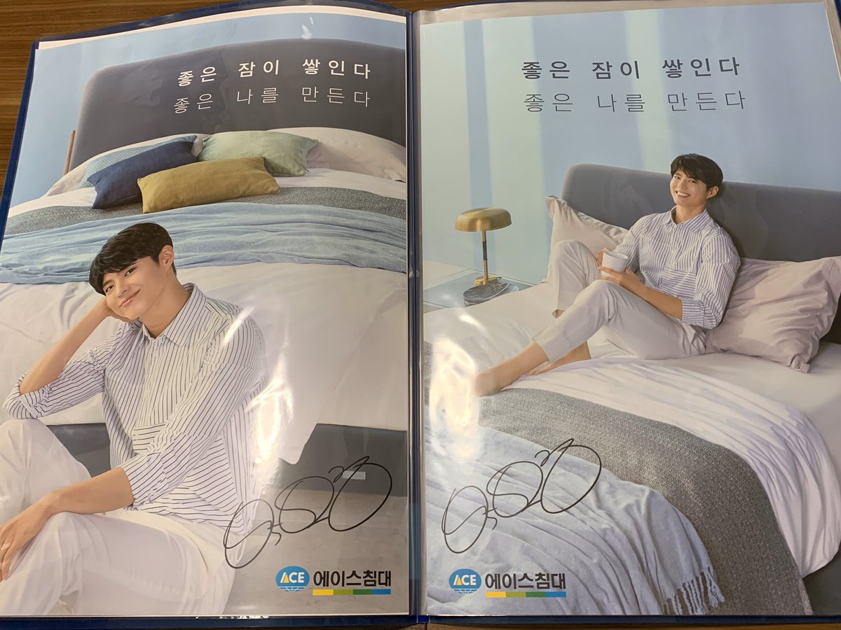 bogummy_deco's tweet photo. 仕事帰りにせっせと買って帰りました🧡
結構大きいのよね😆💦
でもこれがA2サイズのポスターや新聞にちょうどいいサイズで👍🏻💕
お宝増やさないと🤗💕
今度はいつ韓国行けるかなぁ🤔
#CLEARBOOK https://t.co/xBd7cEVnYd