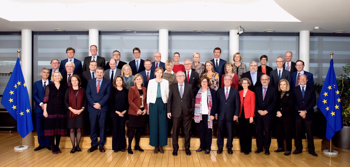 Danke, merci, thank you to the excellent Directors-General of the @EU_Commission! Alleine sind wir nichts, zusammen sind wir alles. You did not cease to inspire me. Les institutions ne sont rien sans les hommes et les femmes qui les font vivre. 🇪🇺