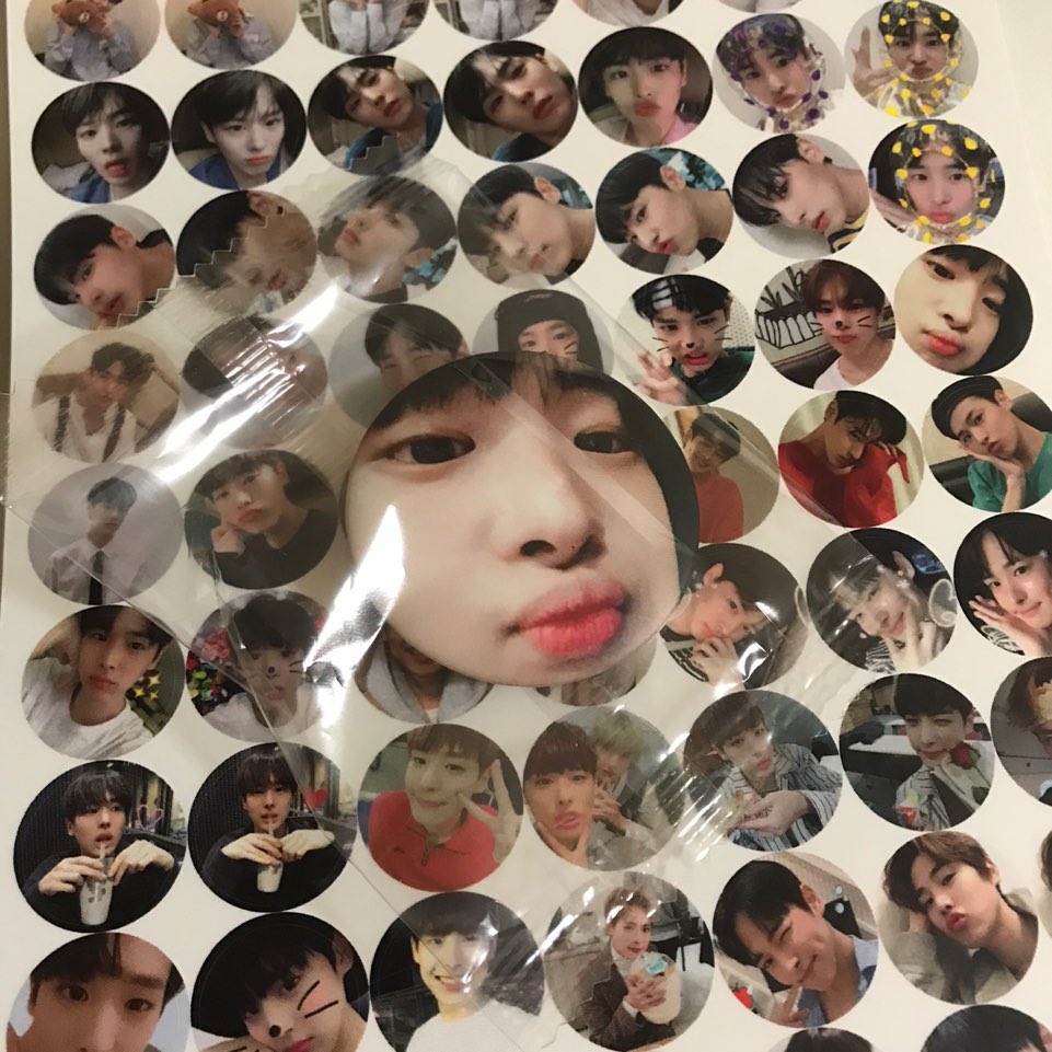 ____1109____o's tweet photo. #RT #스밍이벤트 #빅톤 #그리운밤
사진처럼 인증을 해주시면 개구리 안대와 병찬이 핀버튼&amp;스티커를 보내드립니다!!

당발은 데뷔날인 11/9일 오전 11시 9분에 하겠습니다!
많은 참여 부탁드립니다🙏🏻 https://t.co/k0vkfYrP4f