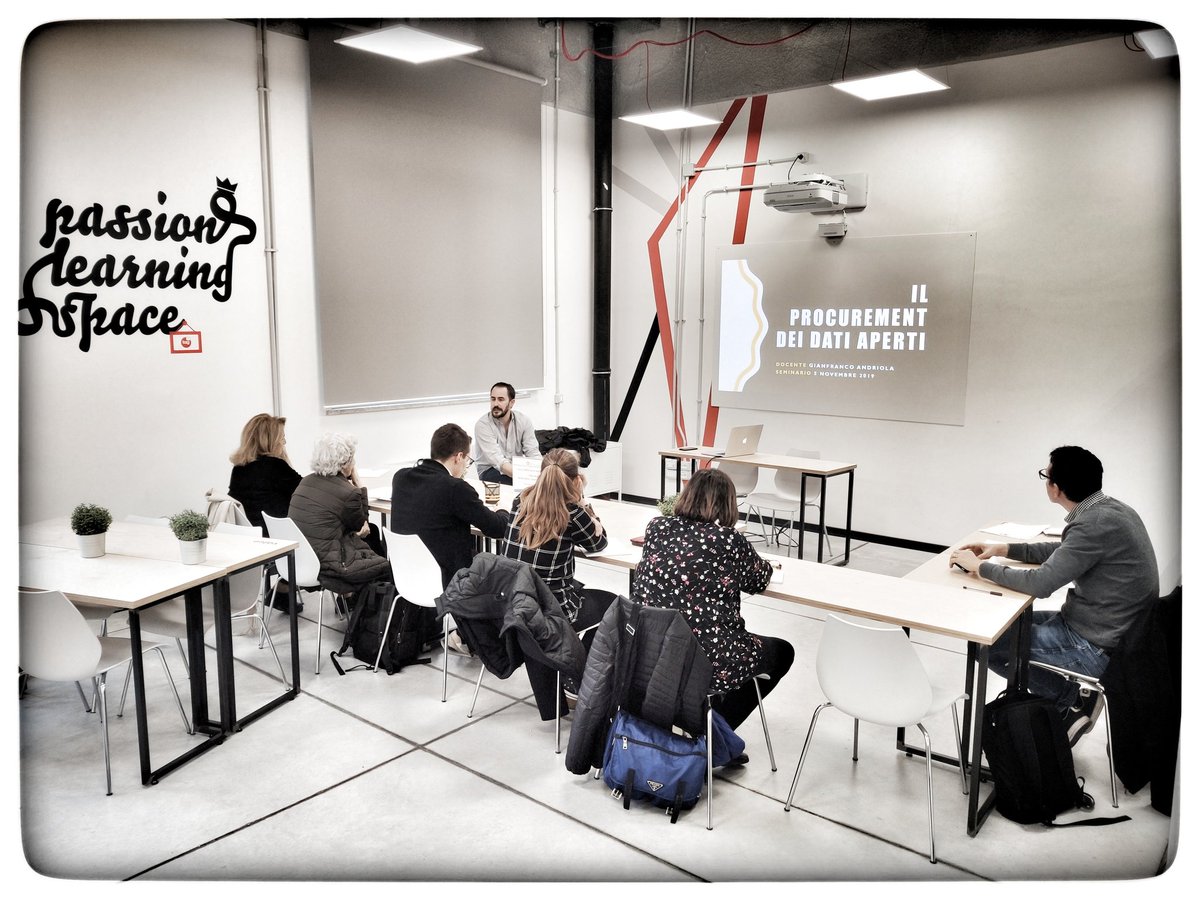 elvirazollerano's tweet photo. In attesa di cominciare l'ultimo modulo del Campus Open Data Management dove @GianfrancoAnd ci introduce nel mondo della governance dei dati aperti, parlando di procurement dei dati
#procurement #opendata #opendatamanagement #fpadigitalschool #strategia #normativa #stakeholder https://t.co/LaiZxDraIE
