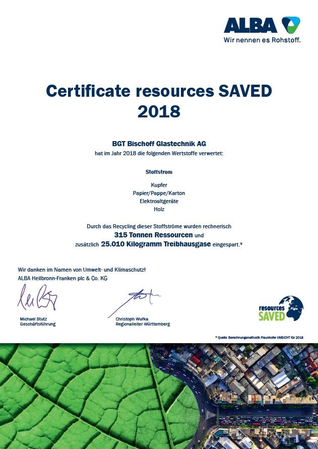 Im Kampf gegen den Klimawandel spielen Wiederverwendung bereits genutzter Rohstoffe eine entscheidende Rolle. Unsere Recyclingaktivitäten sparen jedes Jahr große Mengen an Treibhausgasen &amp; Primärressourcen ein, wie Sie in den Bildern sehen können. Darauf sind wir natürlich stolz!