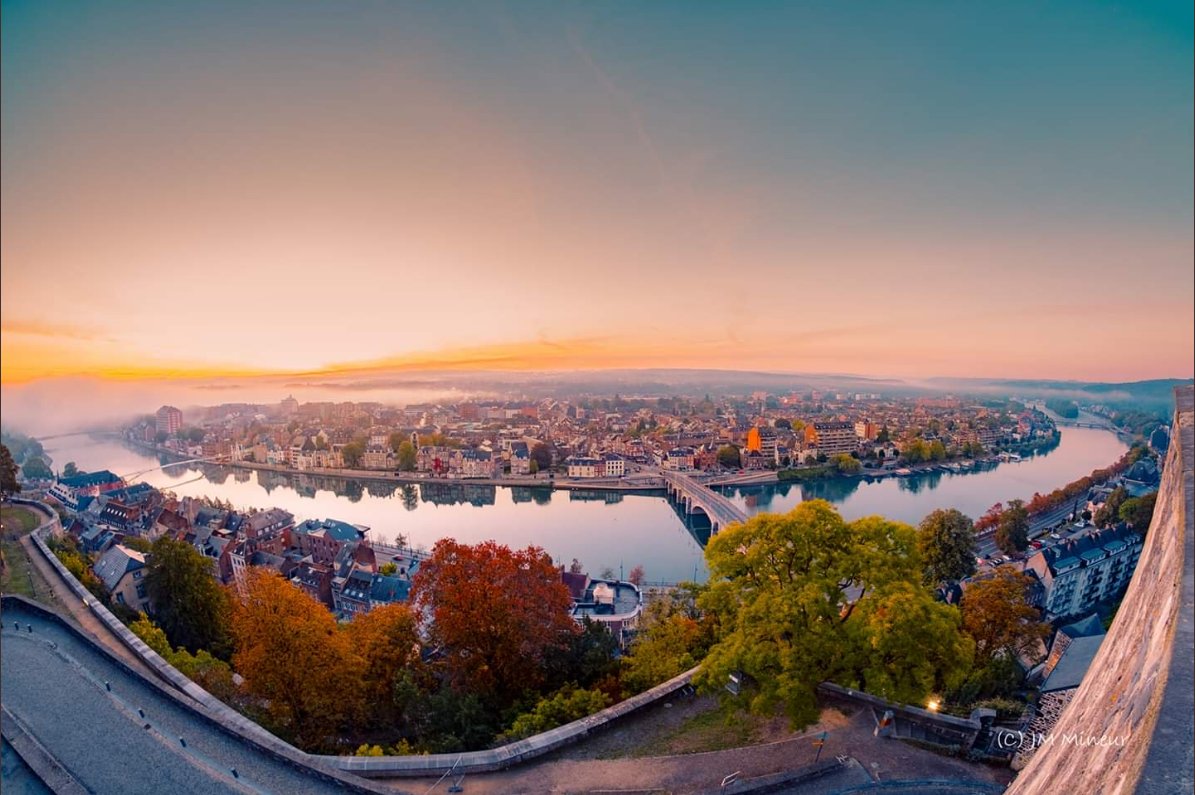 [LA PHOTO DU MOIS]
Voici la photo qui a reçu le plus de likes sur notre compte Instagram en octobre! Merci à <a href="/jm/">Jeff Miller</a>.mineur pour cette photo aux couleurs envoûtantes! 📸🎆Vous voulez voir votre photo épinglée sur notre compte? Postez-la avec le #visitnamur sur IG!