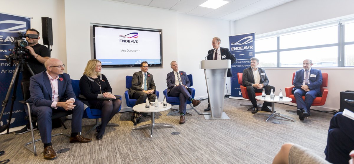 Airbus_Endeavr's tweet photo. Thanks to Andrew Lee @avoptics for sharing how #AirbusEndeavr helped the SME recruit new &amp; experienced talent ro research challenges faced by industry, share knowledge &amp; expertise, develop global solutions + win new contracts. Thanks to @AndyVoizey + @AVoptics_LW team. https://t.co/Hoqlj7cfjR