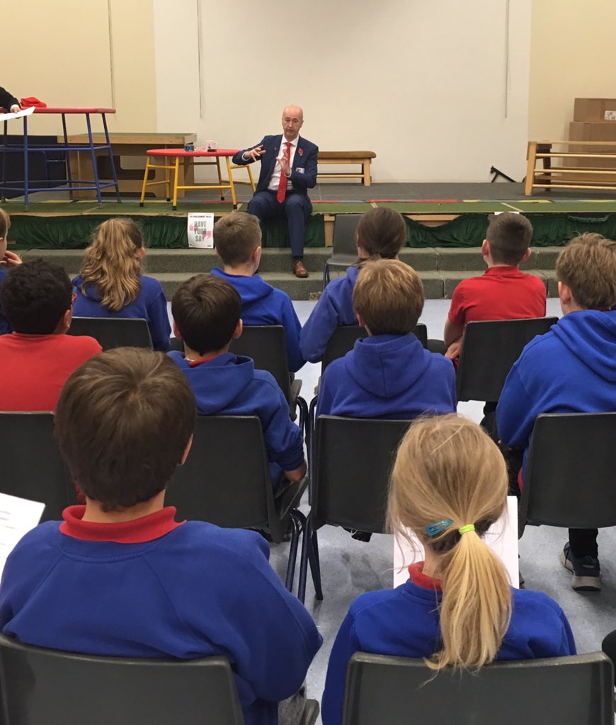 sketty_primary's tweet photo. #SchoolCouncil and #Y6 are holding a question and answer session with @GeraintDaviesMP @YourUKParl #UKPW @Unicefuk_action #Outrights #MyLifeInRights #Article12 #Article13 @SarahHooke @childcomwales https://t.co/oksw0Klb1C