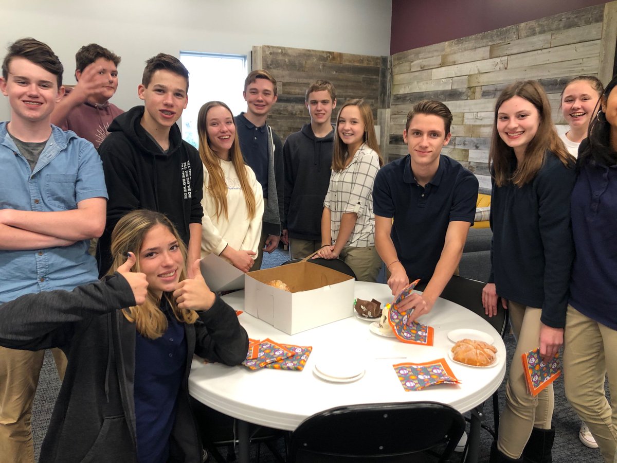 ClassicalConsor's tweet photo. Hola! Check out our Spanish students celebrating DÍa de los Muertos in Spanish Cafe!
https://t.co/OxweWAl8e7 #classicaleducation #homeschoolprogram https://t.co/KqJ6QdSklM
