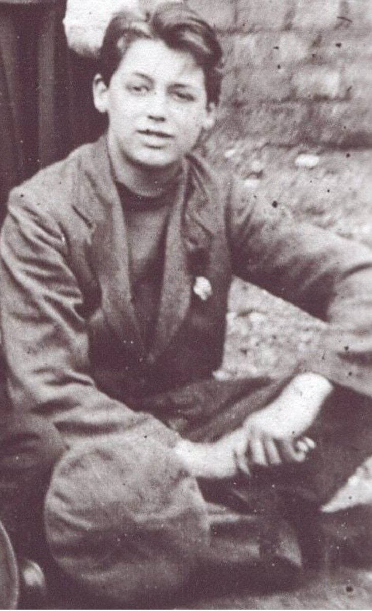 RobertoFerdenzi's tweet image. A young Archibald &quot;Archie&quot; Leach.

#CaryGrant 
#ScreenLegend