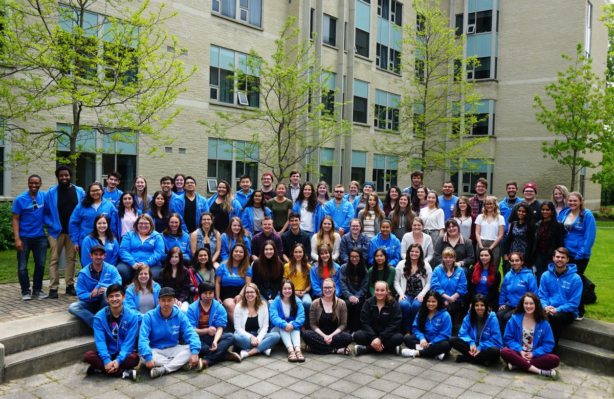 ParlonsSciences's tweet photo. Bonne journée internationale des gestionnaires de ressources bénévoles! 💚Grâce à vous, notre communauté, qui compte plus de 3 500 bénévoles, inspire les jeunes partout au Canada! Merci de rendre cette belle expérience de bénévolat possible. #IVMDay2019 #IMVD https://t.co/MNKhIVtoJB