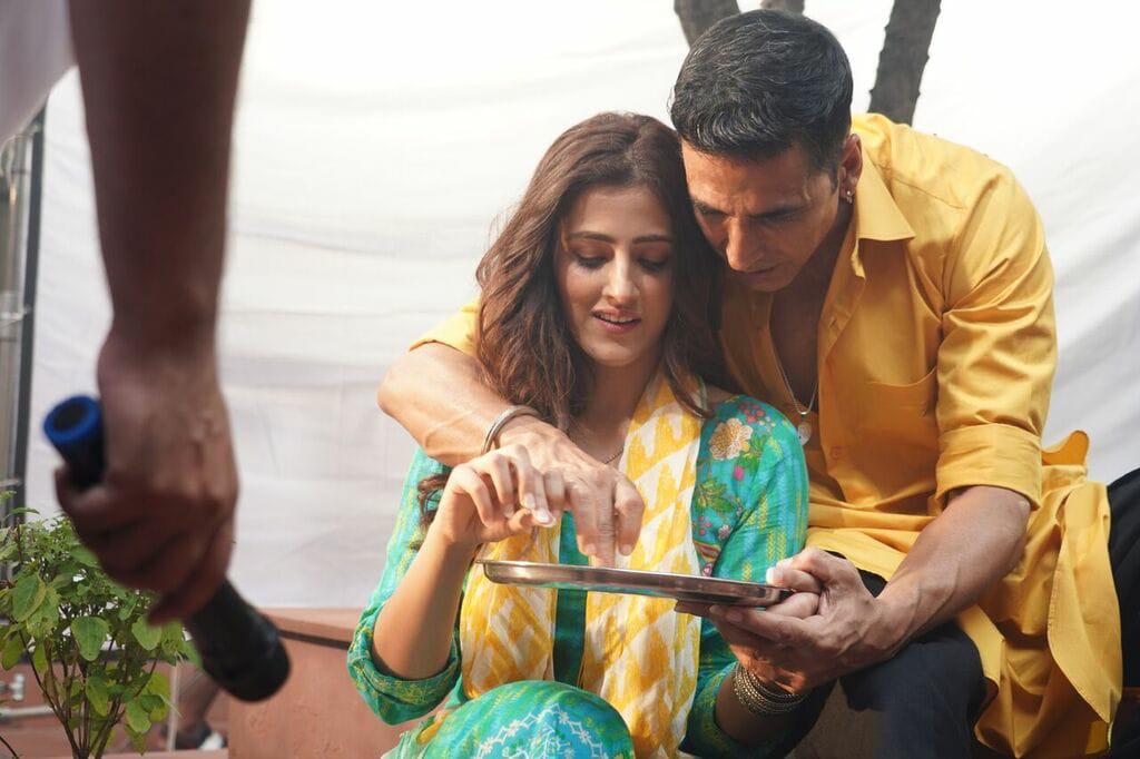 NupurSanonNewFC's tweet photo. Angel @NupurSanon and @akshaykumar clicked on #Fillhal setsโจ https://t.co/iKRhidhgeq