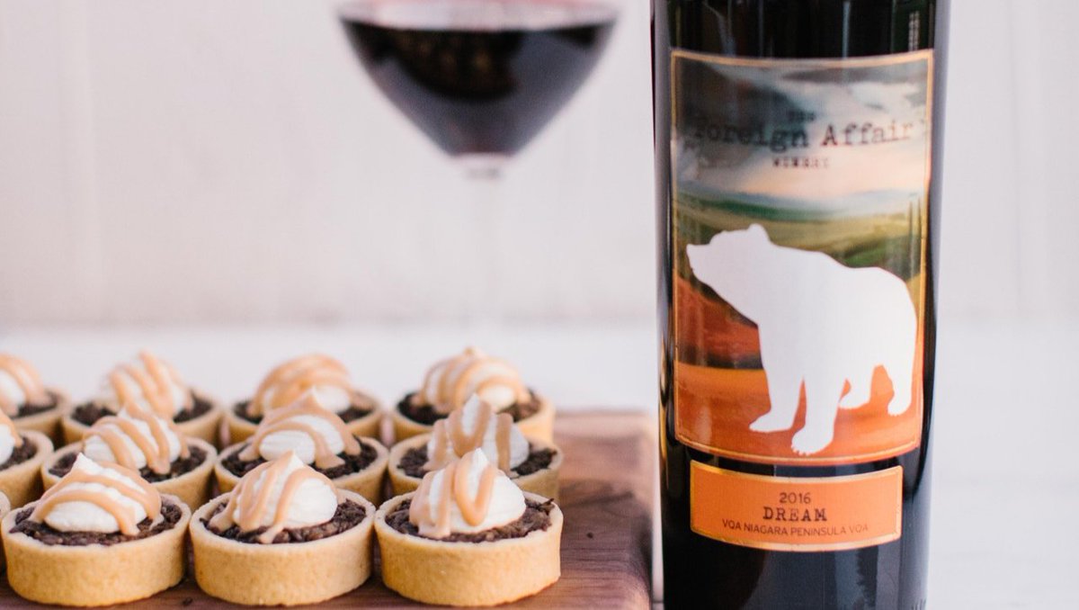 wineaffair's tweet photo. #WrappedUpInTheValley self-guided tour extravaganza starts THIS WEEKEND! Purchase your passport to fun through Twenty Valley Tourism - $49.95 gets you access to up to 8 wineries per day, with a food and wine tasting experience offered at each location (participating wineries) https://t.co/ACWZkGDT4P