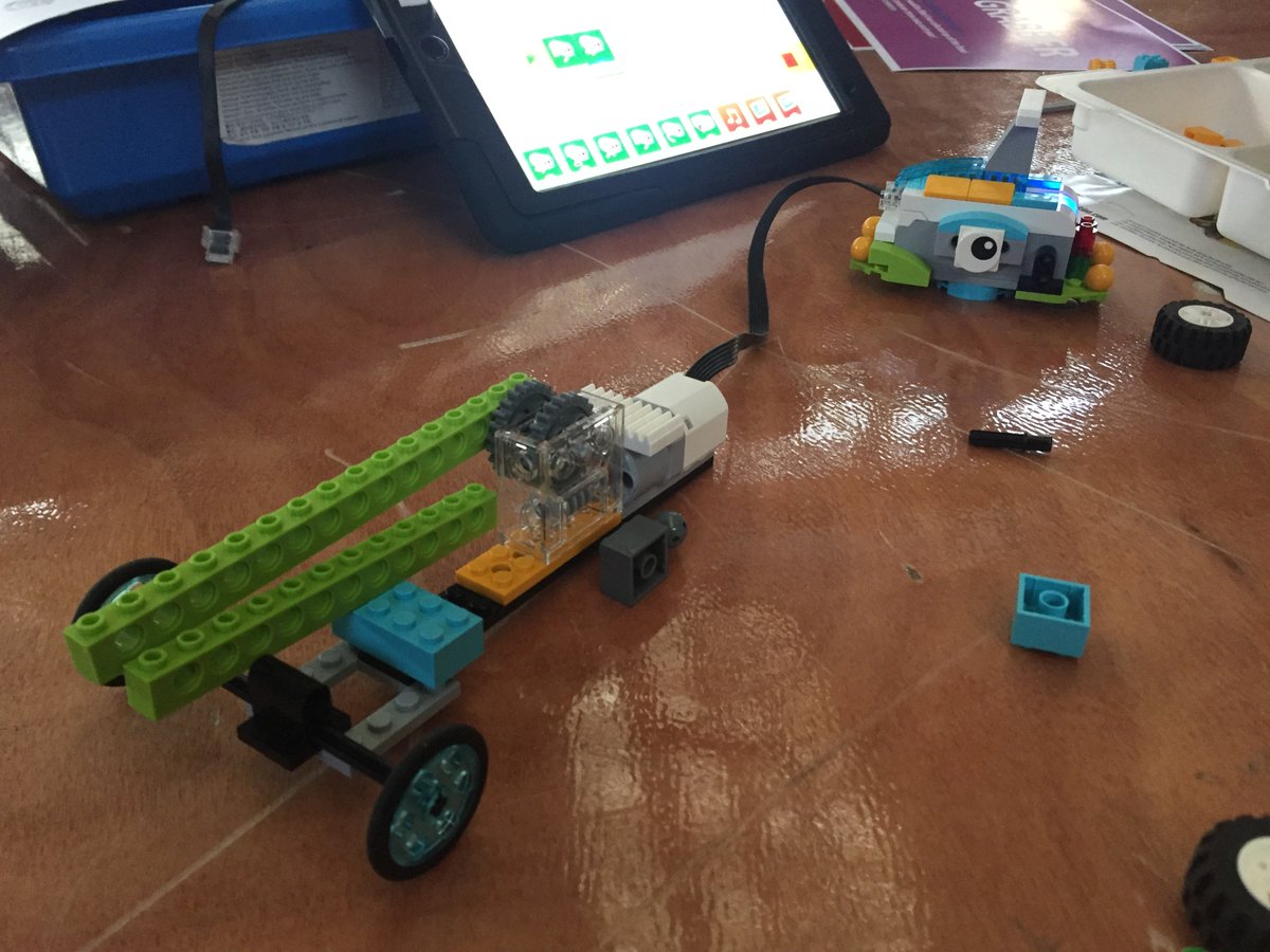 ImaginationLdn's tweet photo. We've been busy today at #RECODELondon designing and building LEGO robots on the theme of recycling! Today's session, SEND classes from across London have made some amazing, innovative creations all using LEGO Education WeDo 2.0 kits. https://t.co/iDtS8S0gEr