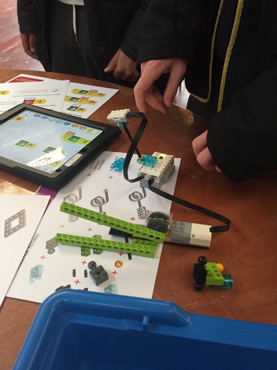 ImaginationLdn's tweet photo. We've been busy today at #RECODELondon designing and building LEGO robots on the theme of recycling! Today's session, SEND classes from across London have made some amazing, innovative creations all using LEGO Education WeDo 2.0 kits. https://t.co/iDtS8S0gEr