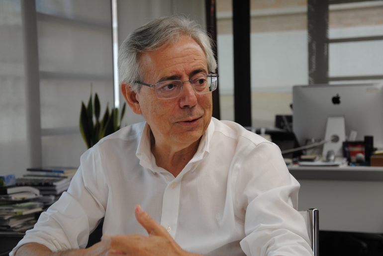 CTuria's tweet photo. ENTREVISTA CON ANTONIO ARIÑO, VICERRECTOR DE CULTURA DE LA UNIVERSITAT DE VALÈNCIA.
@LaNauuv CUMPLE 20 AÑOS 🎂https://t.co/4fneUBhKlT #CTuria #LaNau https://t.co/ygEUUb3oR9