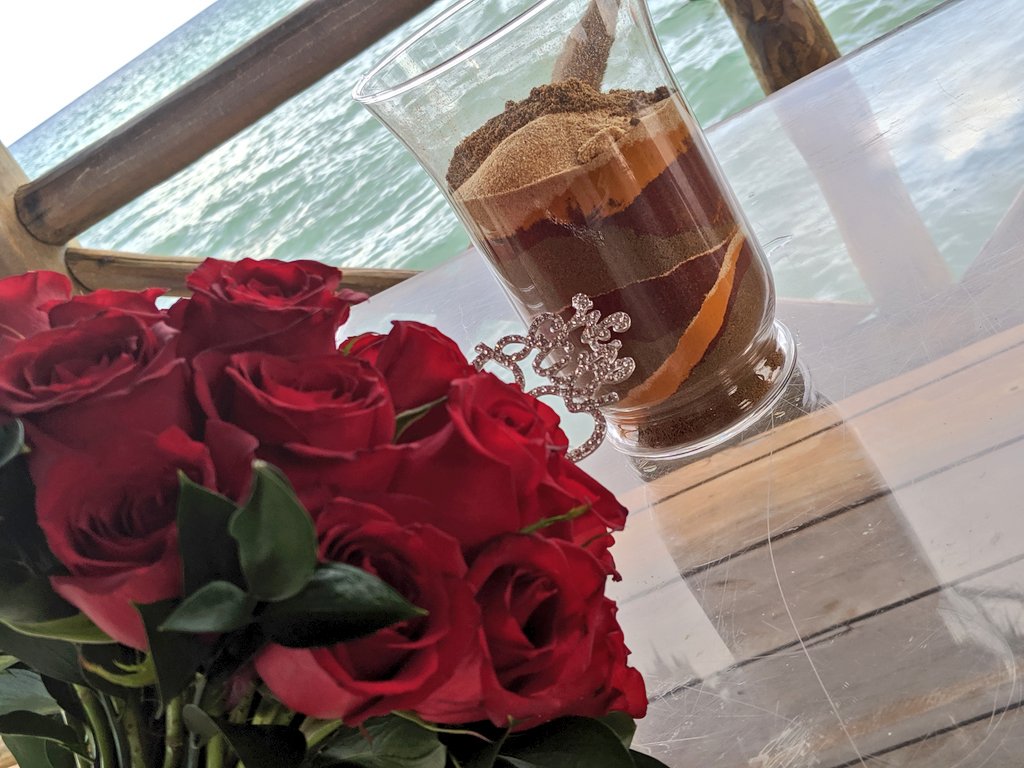 YashYanthi's tweet photo. Instead of a ring exchange (again), I decided that we should do a spice ceremony and guests were able to take it home with them as a memory of our #vowrenewal at @The_fives with @airtransat
#AirTransat_Partner #ExperienceTransat #feelthefives #MurphysDoFives https://t.co/hU2T8BCgar