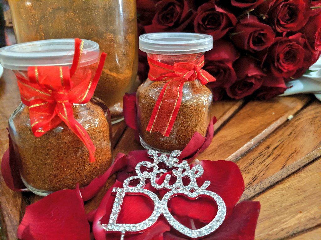 YashYanthi's tweet photo. Instead of a ring exchange (again), I decided that we should do a spice ceremony and guests were able to take it home with them as a memory of our #vowrenewal at @The_fives with @airtransat
#AirTransat_Partner #ExperienceTransat #feelthefives #MurphysDoFives https://t.co/hU2T8BCgar