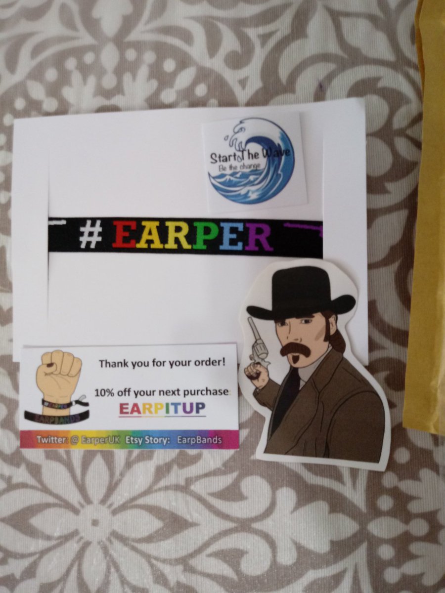 LoconsoleSabri's tweet photo. This morning i have received my pack the bracelet Earpers and adhesive in gift thanks is very beautiful! ❤❤😍😍 @EarperUK #Earpers #EarpBands #StartheWave #WynonnaEarp @realtimrozon https://t.co/QTCa7SIc0W