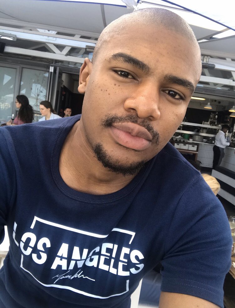 Xolisa_SA's tweet photo. Sun is out. Legs out. 🌞😎 https://t.co/JJqNJlQiaC