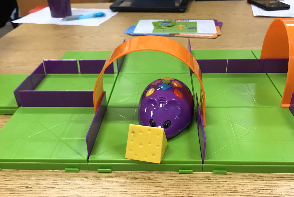 TrishPurdham's tweet photo. Coding Makerspace at awesome Umatilla Elementary! Thank you for hosting media specialists today! @LakeIMMS @UmatillaElem @DU812 https://t.co/8zk22mqr0j