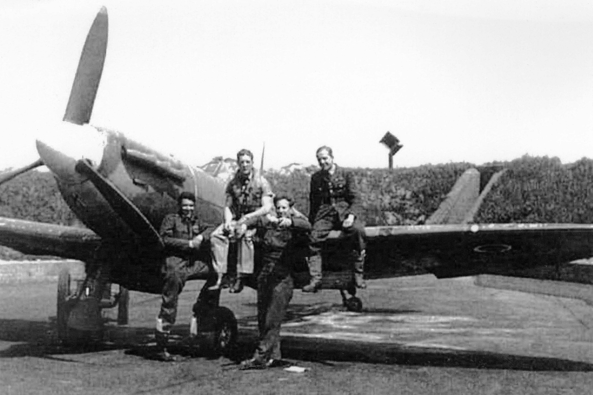 ARC_RCAF's tweet photo. Aujourd'hui, #NousNousSouvenons Junius Lyman Edward Hokan: Un officier de lâ#ARC extraordinaire.
Lire plus ici: https://t.co/XNhToXWkpO
#SecondeGuerreMondiale #HistoireARC #FAC https://t.co/NVKfticvL9