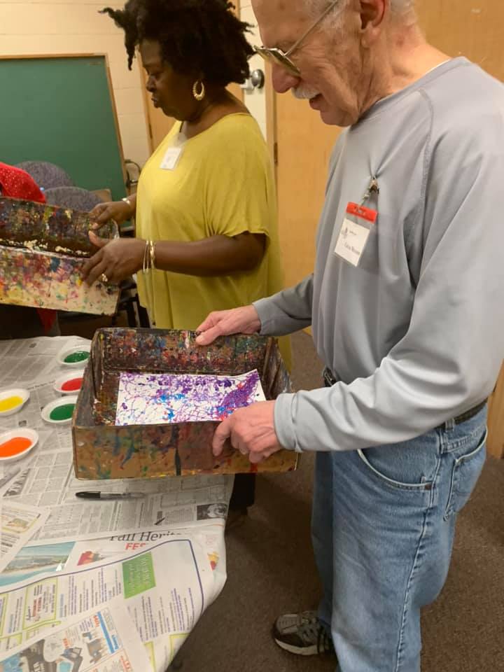 harmonyclub2's tweet photo. Our clients &amp; volunteers love to work on the fun and engaging projects that we bring in for them. Even if that means they have to get a little dirty. #TuesdayThoughts #ENDALZ #TuesdayMotivation #volunteer #TuesdayMorning #artsandcrafts https://t.co/S8prLy296m