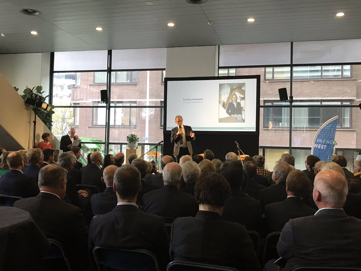 nmadrost's tweet photo. Afscheids symposium @bert_mooren @VNONCWWest Mooie woorden van dank van @AKeukens en Hans de Boer @VNONCW https://t.co/EJa4VFx4Xe