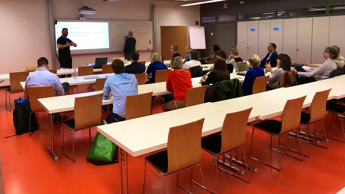 M_Vespermann's tweet photo. Einfachere Betriebsübergabe durch modellierte Prozesse? 1. spannende Session mit @process_craft beim #bckdh #EinfachMachen https://t.co/npd51NKmPL