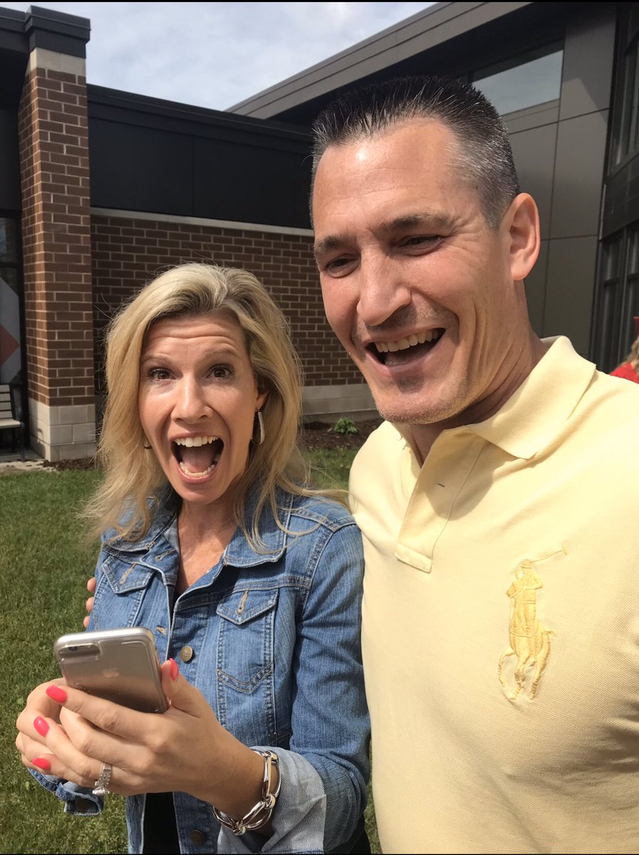 hansel_grace's tweet photo. giving a big s/o and wishing a huge good luck to my amazing dad for election day!! thankful and proud of all you have done for the north scott community and for what you’ll continue to do❤️
GO VOTE!! https://t.co/uadp7M99D8