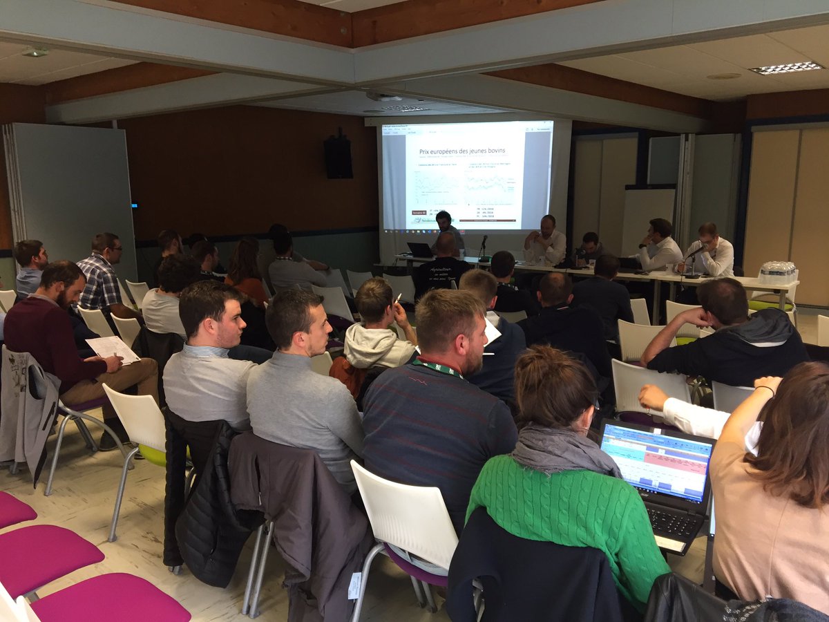 AurelienCLAVEL's tweet photo. La salle se remplit petit à petit pour le début de la première session ruminant @JeunesAgri qui sera l’occasion de parler conjoncture #ega #rga #pac Merci au @JASarthe pour l’accueil, le cadre magnifique et le programme alléchant. https://t.co/YXS9E3esGs