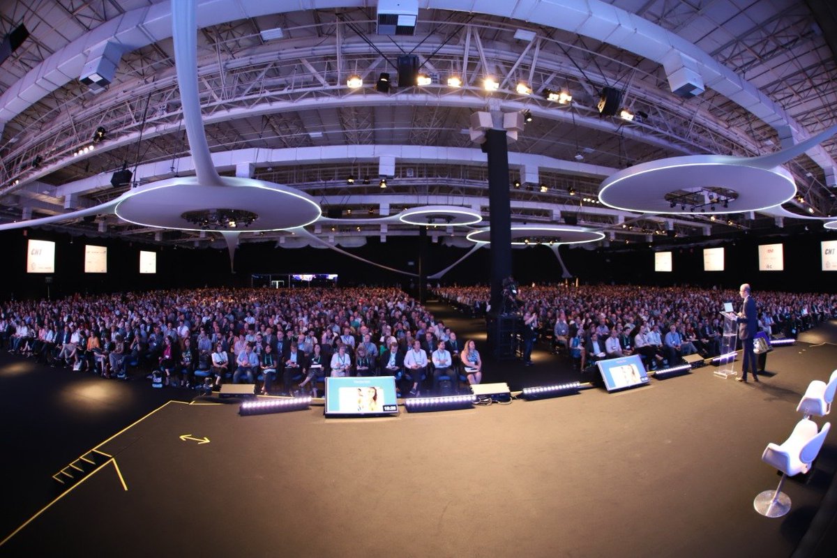 hsmonline's tweet photo. Pela primeira vez no Brasil, Yuval Harari lotou a plateia do palco insights e foi aplaudido de pé pelo público ao trazer tantos insights provocadores sobre o futuro da humanidade e os impactos da revolução tecnológica no próximo século. @harari_yuval #hsmexpo19 #OuseAprender https://t.co/08ua542Hvx