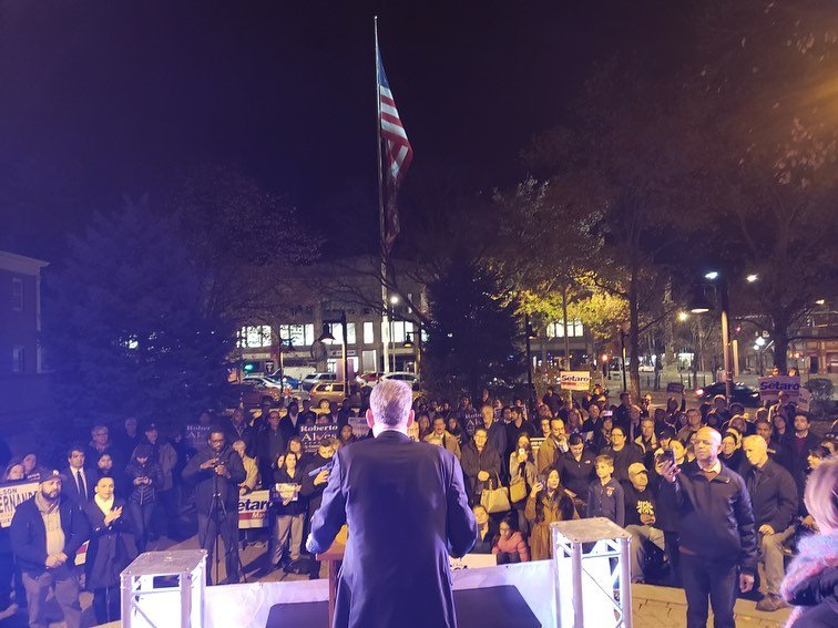 Chris_Setaro's tweet photo. Change is here, change is now. Thank you to Julie Kushner, Jahana Hayes, Andrea Gartner, our CT delegation and the thousands of #Danbury residents that power our campaign. Now let’s get out and vote! @CTDems https://t.co/SFAJLCzDYz