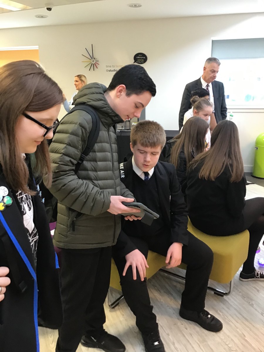 stmargaretglas's tweet photo. Our Digital Leaders collaborating and networking with other schools to come up with innovative ways of learning. #DIMPYL @andrewjewell @RMSadlerCGI @CGI_UKNEWS https://t.co/ktioS9sXI5