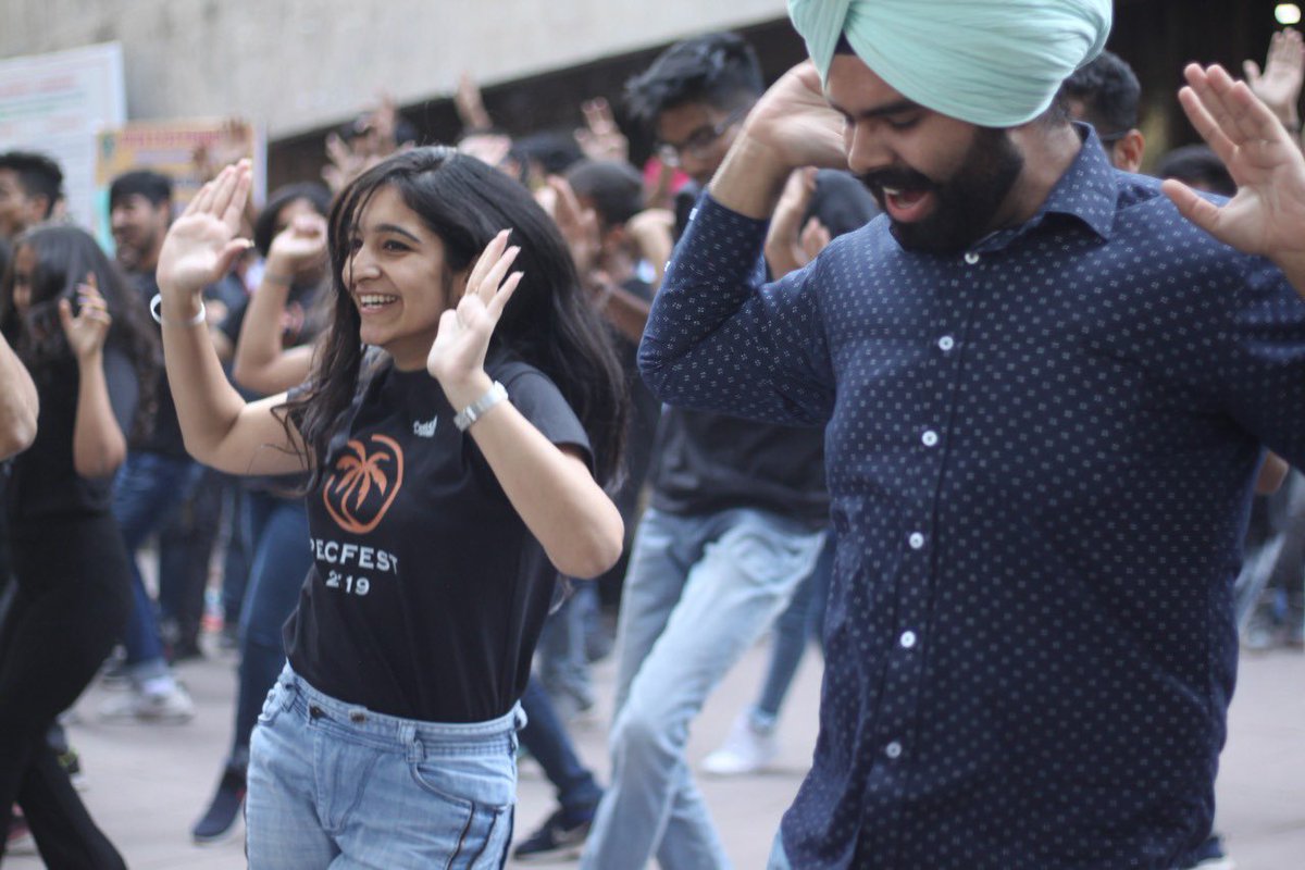 _PECChandigarh's tweet photo. PEC conducted Flash Mobs ahead of its Annual Technical and Cultural fest, PECFEST 2019.
Students from PEC danced to the beats of Punjabi and Hindi songs in Sector 17 Plaza and StuC @OfficialPU 
The fest is scheduled to take place from 8th to 10th of November this year.
#pecfest https://t.co/8HBTPP4DDX