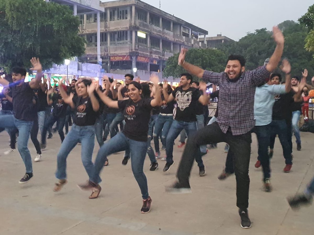 _PECChandigarh's tweet photo. PEC conducted Flash Mobs ahead of its Annual Technical and Cultural fest, PECFEST 2019.
Students from PEC danced to the beats of Punjabi and Hindi songs in Sector 17 Plaza and StuC @OfficialPU 
The fest is scheduled to take place from 8th to 10th of November this year.
#pecfest https://t.co/8HBTPP4DDX