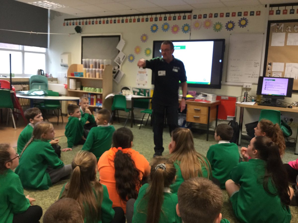 CaldiPrimary's tweet photo. Year 6 learning essential first aid training with St John Ambulance #pushourlimits #remarkable @AETAcademies https://t.co/nmkp46TLnx