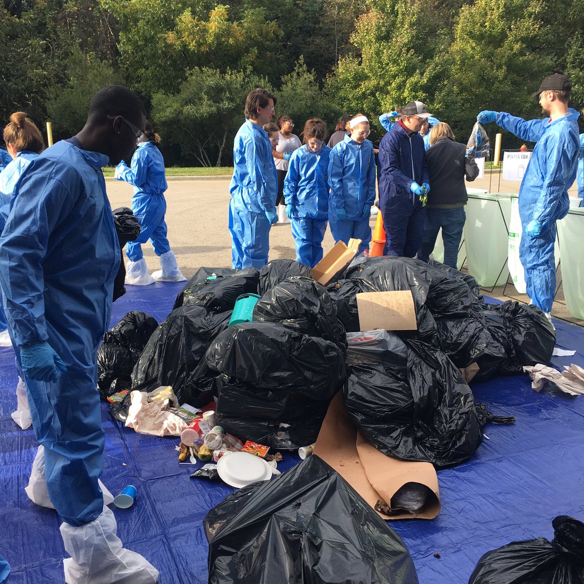 traciroserider's tweet image. Beautifulday for a #LEEDLab #wasteaudit for Weisiger-Brown Athletic Facility! Making a #stronger and more #sustainable @PackAthletics #ThinkandDo @NCStateDesign @NCStateSustain @USGBC @theACC @NCStateRecycles @LizTBowen