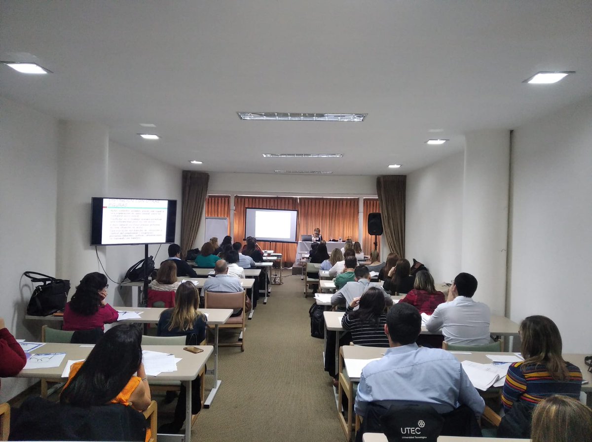 CadeUruguay's tweet photo. Se está dictando en estos momentos el #CursoCADE: Acoso y violencia en el trabajo. Los riesgos psicosociales. Importancia de la prevención. Expone la Dra. Liliana Dono, con una alta concurrencia de público. https://t.co/wWnj9tSDHX