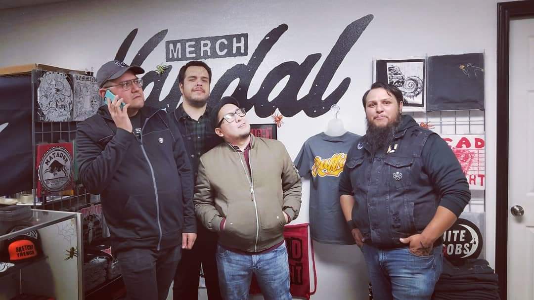 Ruffiesmx's tweet photo. Fotos de los shows del fin de semana: San Antonio y piedras negras, chingos de gracias a la gente que fue, estuvo de huevos 👊
#ruffies #punk #sanantonio #piedrasnegras #coahuila #texas #band #live https://t.co/Wd2JUnSwkP