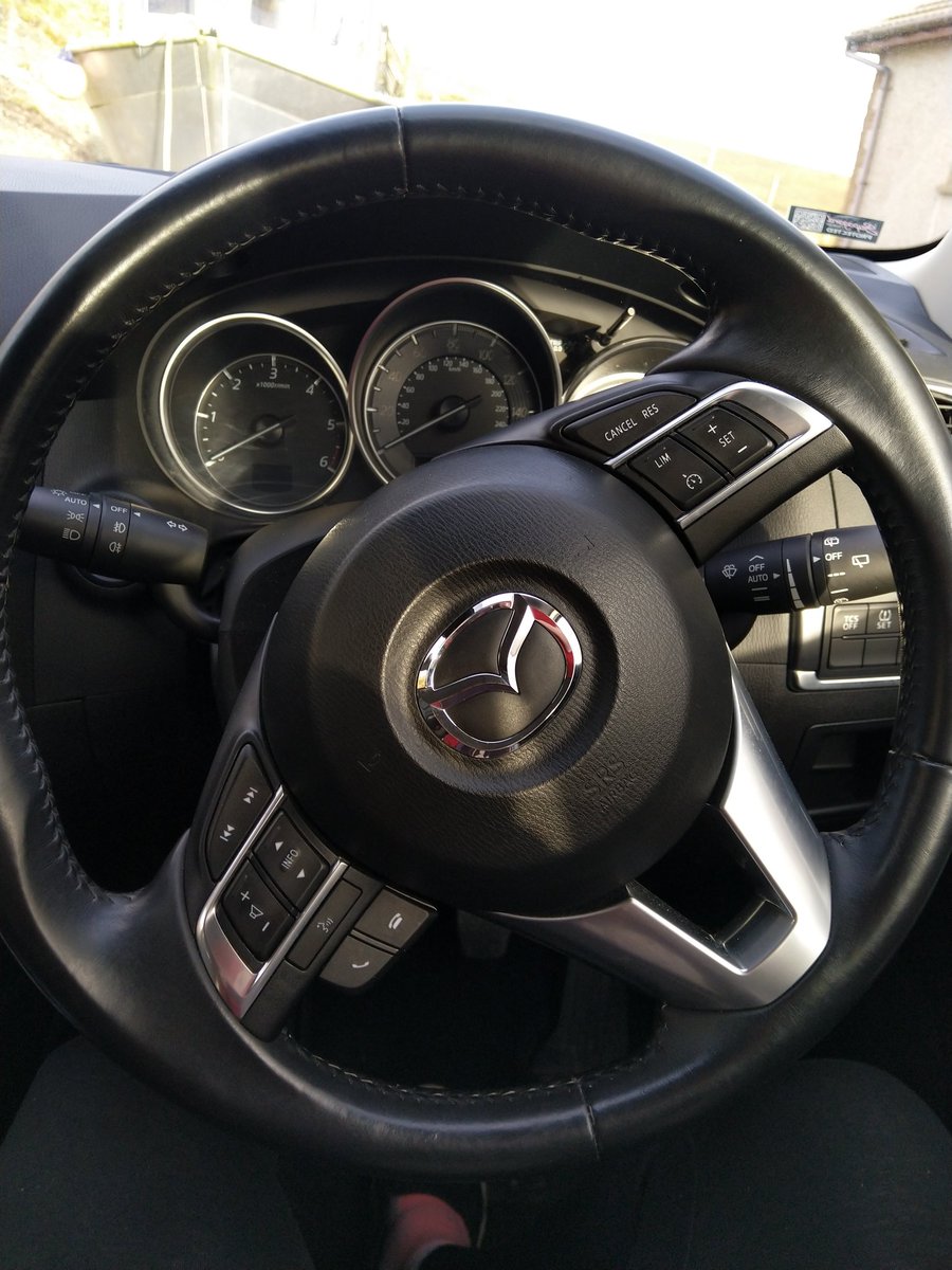 teena_mj's tweet image. @happysheltie @thomson_ayla sat here for 15 mins wondering how to start the new car..😐😣ah this stuff like how am I ment to ever keen! Any how Google helped but don't tell hubby...#pushbuttonstart #pushbuttoneverything #MAZDA
