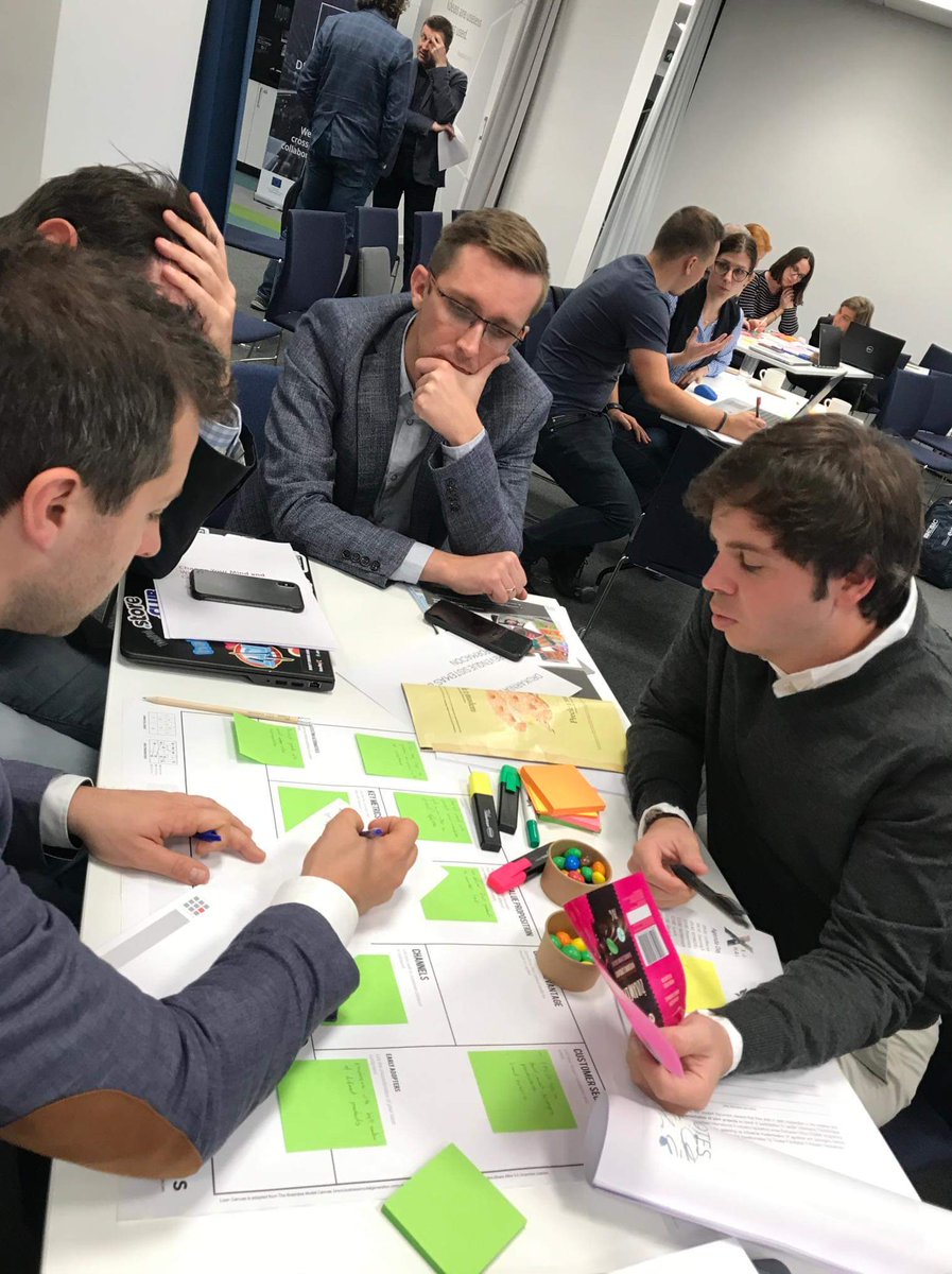 DIGICLUSTERS's tweet photo. Working on digital innovations in cross-industry international teams! 🇪🇦🇵🇱🇱🇹🇱🇻 @DIGICLUSTERS @onGranadaTC @ITCluster_LV @unimos_alliance #lic ,#litmea #lispa #lpuf @Clusters_EU https://t.co/qYucbdOcVL