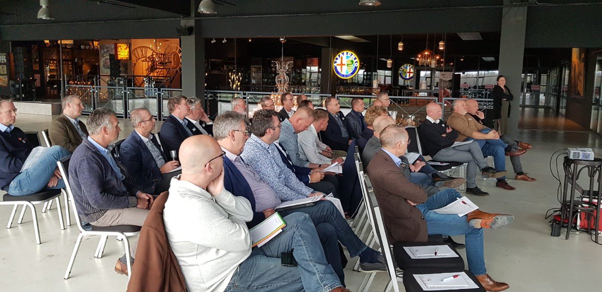 Wij zijn met onze ledenvergadering te gast bij een van onze leden Excluton in het Metropole in Druten