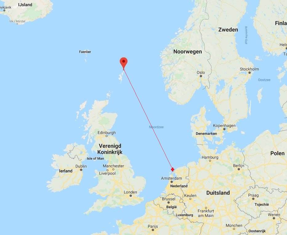 De Grote jager die ik na een melding levend opraapte op 5
september jl op #Vlieland en in de opvang overleed blijkt te zijn geringd op 27
juli 1994 op een van de Shetlandeilanden. De vogel is net iets ouder als 25
jaar geworden.