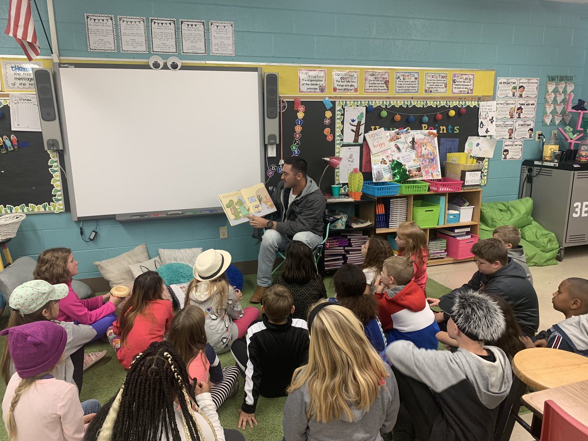 MESMrsWyatt's tweet photo. Thank you for reading to us, Tanner! We appreciate you taking time out of your day to read with us and talk with us for a bit! #BaseballPlayersReadToo #MurrayStateBaseball @MSURacers @RacersBaseball https://t.co/duRp6lLxci
