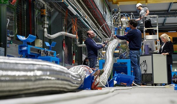 ASGsconductors's tweet photo. Our MgB2 high-temperature superconducting wire for the Hi-Lumi project at @CERN.
Read the full article on "The superconducting wire made in Italy for CERN" @LaStampa Tuttoscienze.
๐๐ป https://t.co/RlvYT80nUd
#CERN #Mgb2 #superconductingwire https://t.co/yS1VlCaLhV